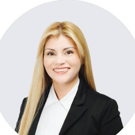 Mayra Veloza Photo
